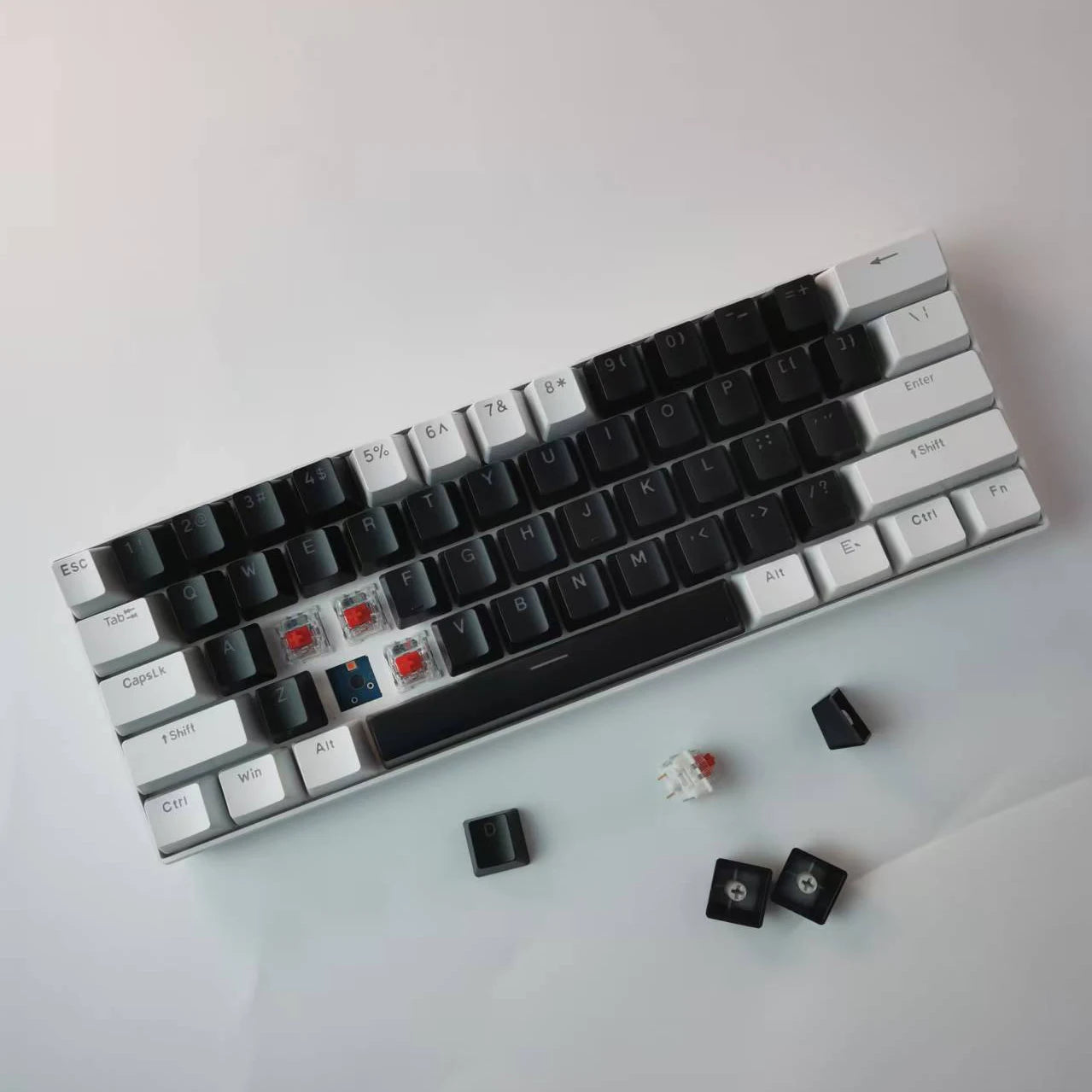 Kavlorn KL61 60% Mechanical Keyboard RGB Wired USB – Red Switch Gaming Keyboard with Black & White Keycaps